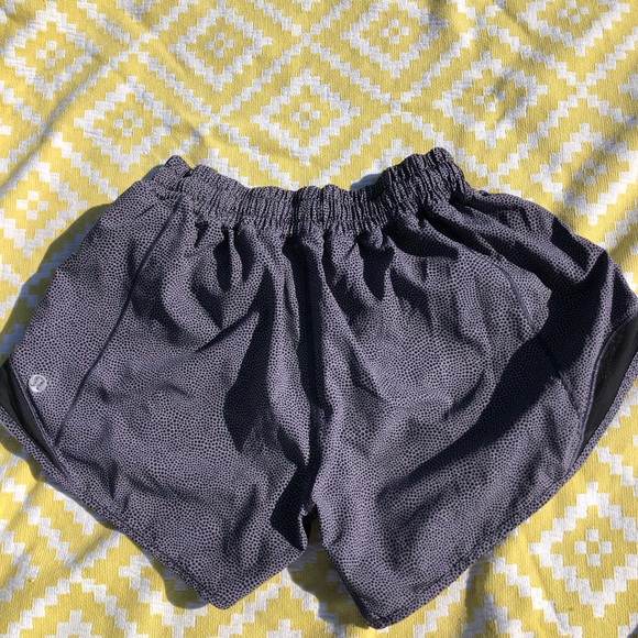 Rare lululemon hotty hot shorts - Picture 1 of 5